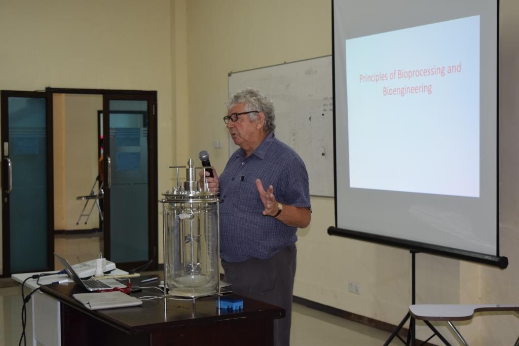 Kuliah Pakar Bioteknologi dengan tema “Bioprocessing and Bioengineering”